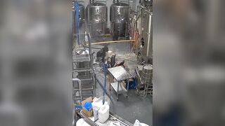 Do Not Check Tank Pressure Before Opening The Valve