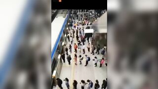 Note The Difference Between Japanese Subway Stations And Japanese Subway Stations