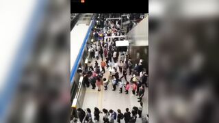 Note The Difference Between Japanese Subway Stations And Japanese Subway Stations