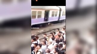 Note The Difference Between Japanese Subway Stations And Japanese Subway Stations