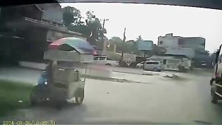 Motorcyclist's Head Is Crushed By A Truck Like A Watermelon