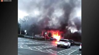 A Violent Fireball Broke Out In The Car, Trapping The Mother Inside