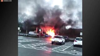 A Violent Fireball Broke Out In The Car, Trapping The Mother Inside