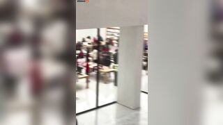 Witnessed A Group Of Low-income People Robbing An Apple Store In Broad Daylight