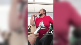 Woman Threatens To Urinate On Plane