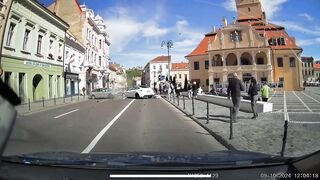 Driver Avoids Pedestrian Who Fell Into Road And Crashes On Other Side