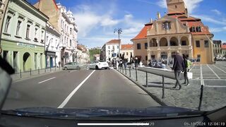 Driver Avoids Pedestrian Who Fell Into Road And Crashes On Other Side