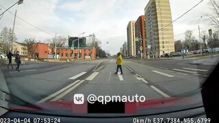 Driver Ignores Red Light And Causes Car Accident