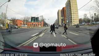 Driver Ignores Red Light And Causes Car Accident