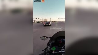 Man Crashes His $500,000 McLaren At Intersection