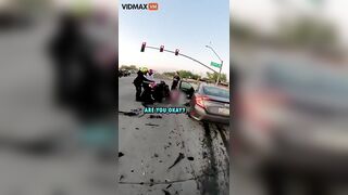 Man Crashes His $500,000 McLaren At Intersection