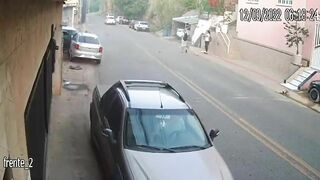 Idiot In The Car
