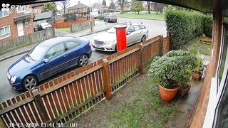 Impatient Driver Breaks Through Gap Between Two Cars In Leicester