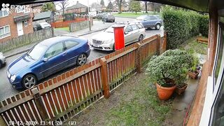 Impatient Driver Breaks Through Gap Between Two Cars In Leicester