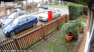 Impatient Driver Breaks Through Gap Between Two Cars In Leicester