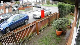 Impatient Driver Breaks Through Gap Between Two Cars In Leicester