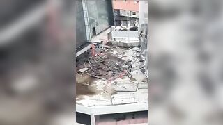 New Skyscraper Collapses, Leaving Workers Hanging 150 Meters In The Air