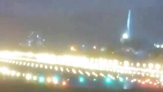 Typhoon Hits Taiwan, Planes Cannot Land