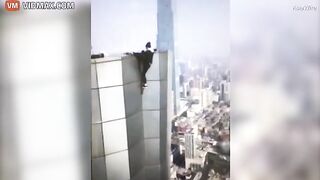 Shocking Moment Chinese Adventurer Falls To His Death From Skyscraper
