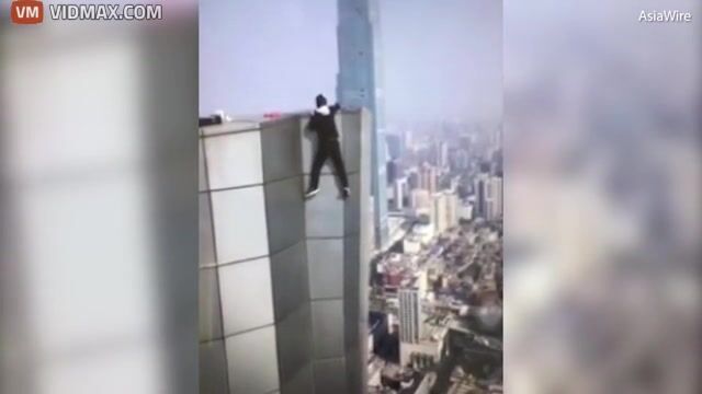 Shocking Moment Chinese Adventurer Falls To His Death From Skyscraper