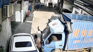 Stupid Chinese Man Squeezed Between Truck And Car