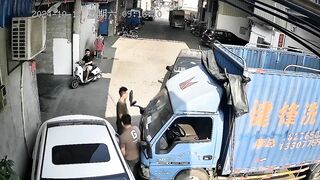 Stupid Chinese Man Squeezed Between Truck And Car