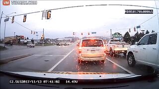 Truck Driver Ignores Red Light, Collides With Six Cars