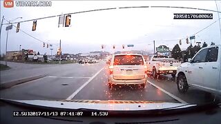 Truck Driver Ignores Red Light, Collides With Six Cars