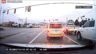 Truck Driver Ignores Red Light, Collides With Six Cars