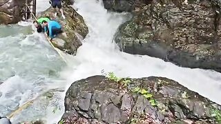 The Two Were Swept Away By The Rapids