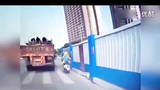An Unsecured Load Fell From A Truck, Crushing A Motorcyclist
