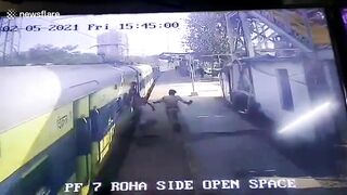 A Police Officer Saved A Disabled Man Who Fell From A Moving Train