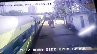 A Police Officer Saved A Disabled Man Who Fell From A Moving Train