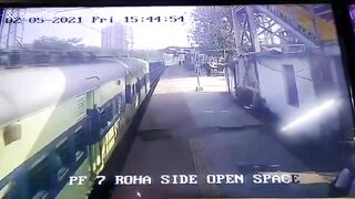 A Police Officer Saved A Disabled Man Who Fell From A Moving Train