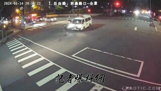 Taiwan Ambulance Struck By Lightning