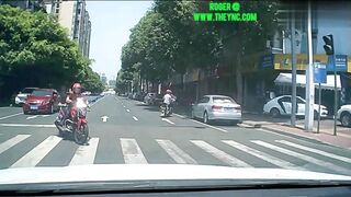 A Man Was Involved In A Traffic Accident While Riding A Bicycle In Meishan City