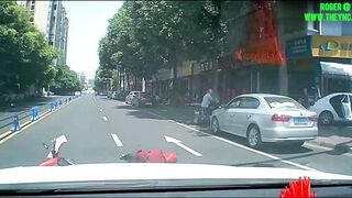 A Man Was Involved In A Traffic Accident While Riding A Bicycle In Meishan City