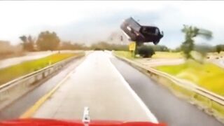 Large SUV Speeding On I-75