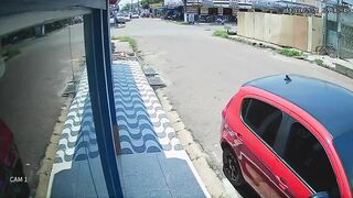 Bicyclist Overturned In Accident And Fled On Foot