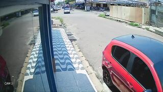 Bicyclist Overturned In Accident And Fled On Foot