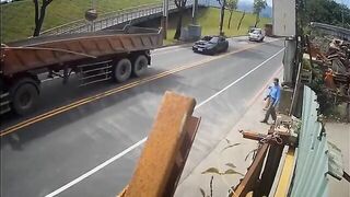 Motorcyclist Crashes Into Semi-trailer, Gets His Head Stuck But Somehow Survives