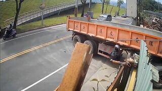 Motorcyclist Crashes Into Semi-trailer, Gets His Head Stuck But Somehow Survives