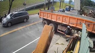 Motorcyclist Crashes Into Semi-trailer, Gets His Head Stuck But Somehow Survives