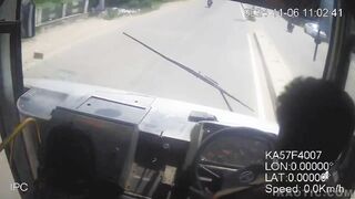 Bus Driver Dies While Driving, Conductor Saves Passengers
