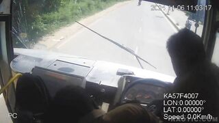 Bus Driver Dies While Driving, Conductor Saves Passengers